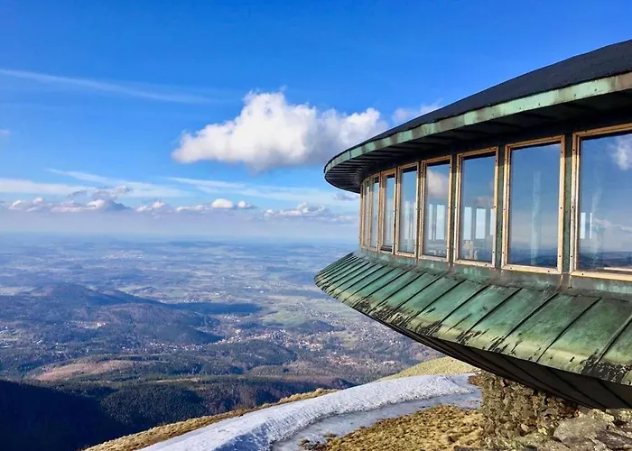 Sunny Slope Apartment *