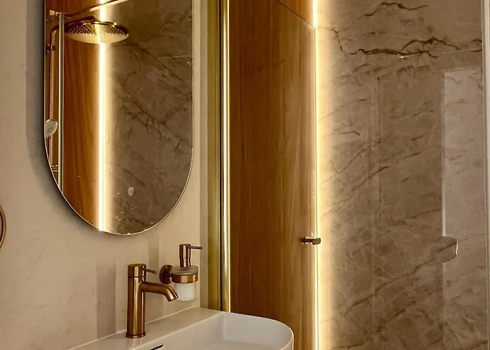 Sunny Slope Apartment *