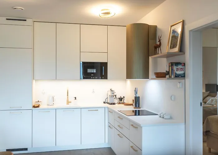 Sunny Slope Apartment *