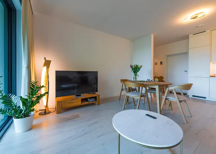 Sunny Slope Apartment *